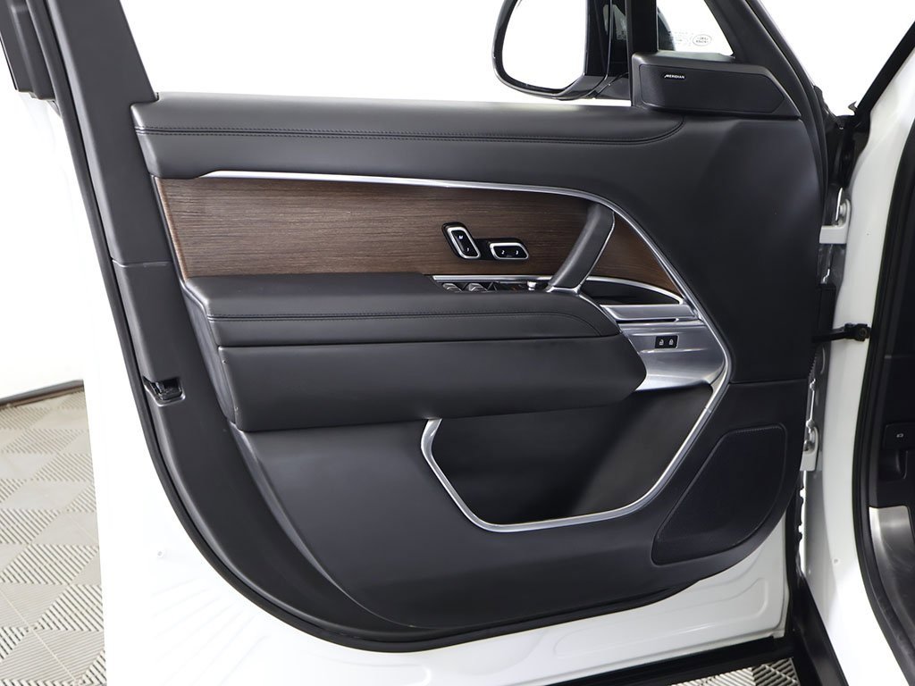 Used 2023 Land Rover Range Rover Long Wheelbase SE image 29