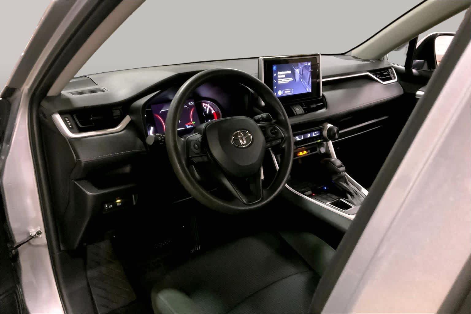 Used 2023 Toyota RAV4 LE AWD/4WD image 18