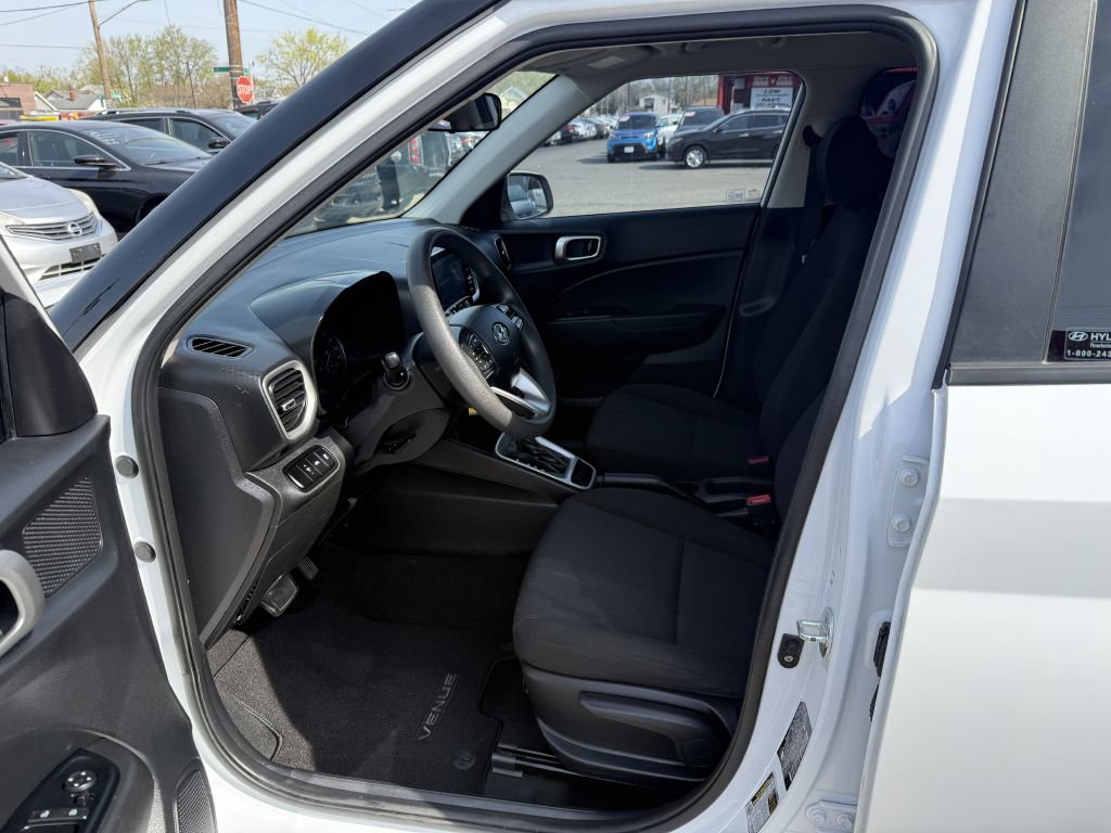 Used 2021 Hyundai Venue SE image 8