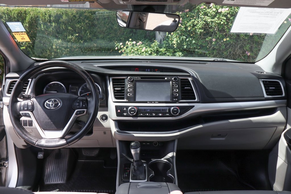Used 2019 Toyota Highlander XLE image 24