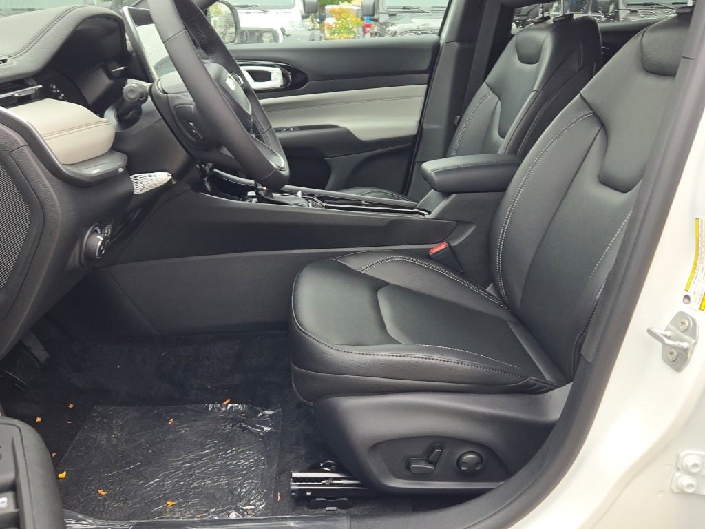 New 2026 Jeep Compass Limited image 23