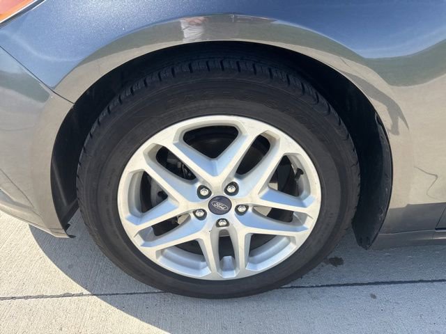 Used 2016 Ford Fusion SE FWD image 9