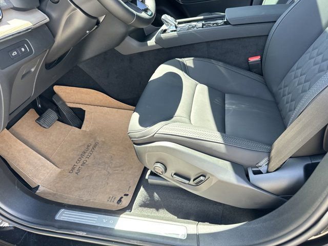 New 2025 Volvo XC90 T8 Plus w/ Protection Package Premier image 15