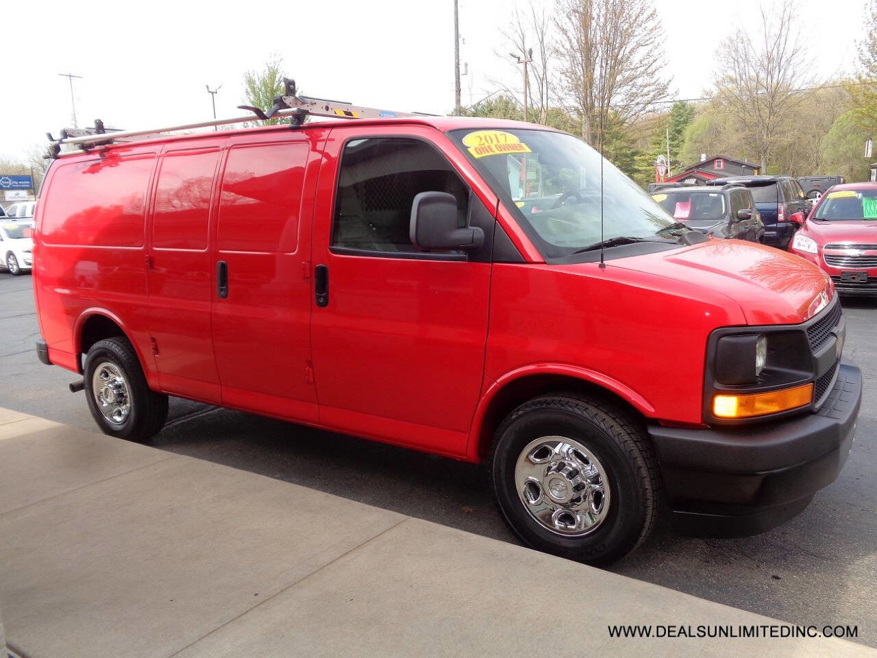 Used 2017 Chevrolet Express 2500 RWD image 2