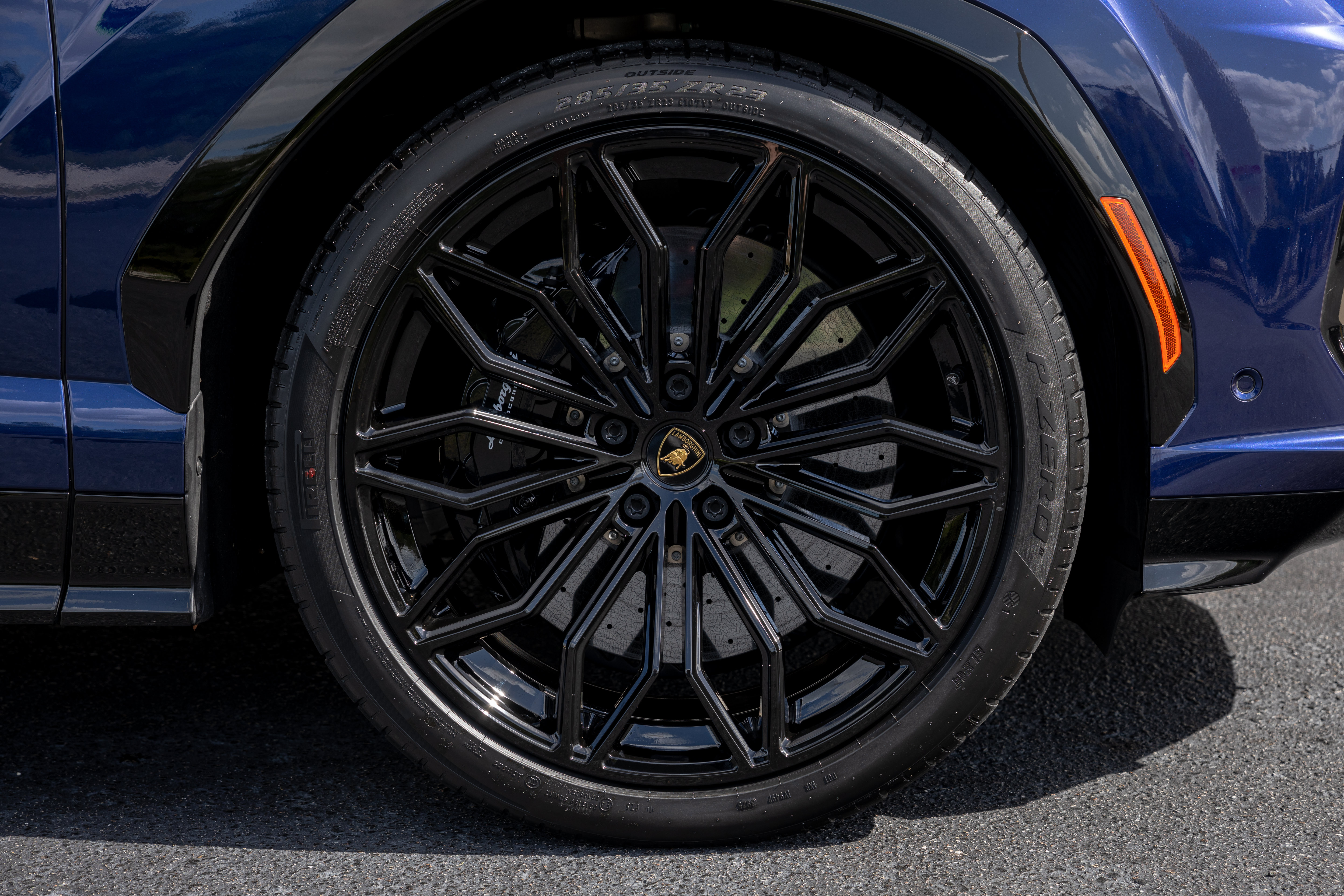 Used 2025 Lamborghini Urus Performante AWD/4WD image 42