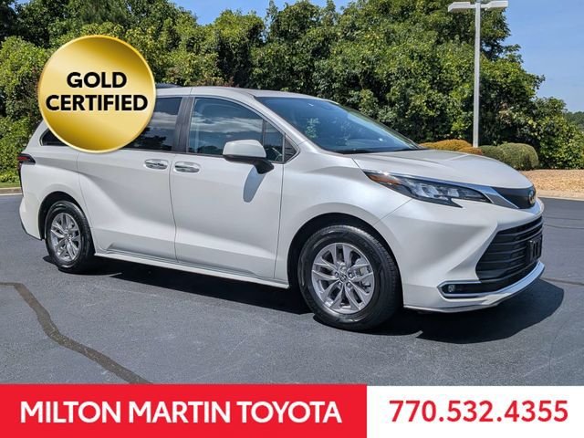 Certified 2024 Toyota Sienna XLE FWD image 2