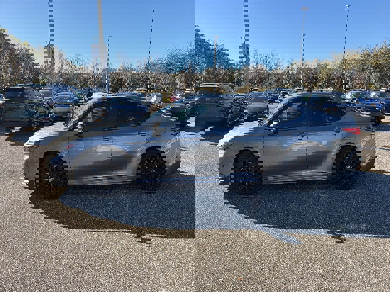 Used 2025 Toyota Camry SE image 2