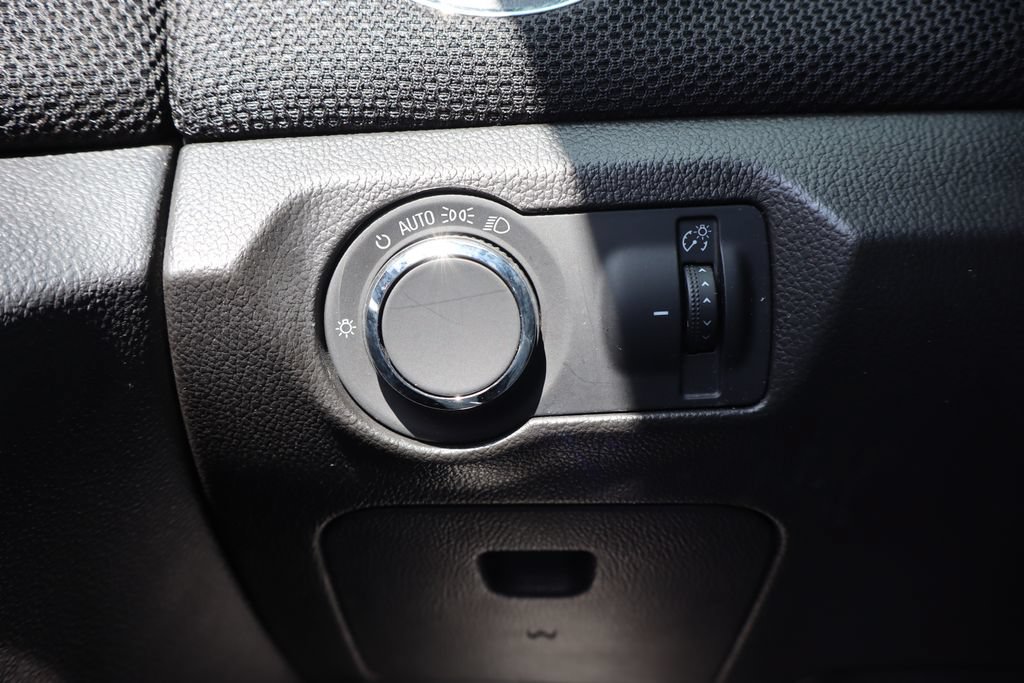 Used 2014 Chevrolet Cruze LT FWD image 12