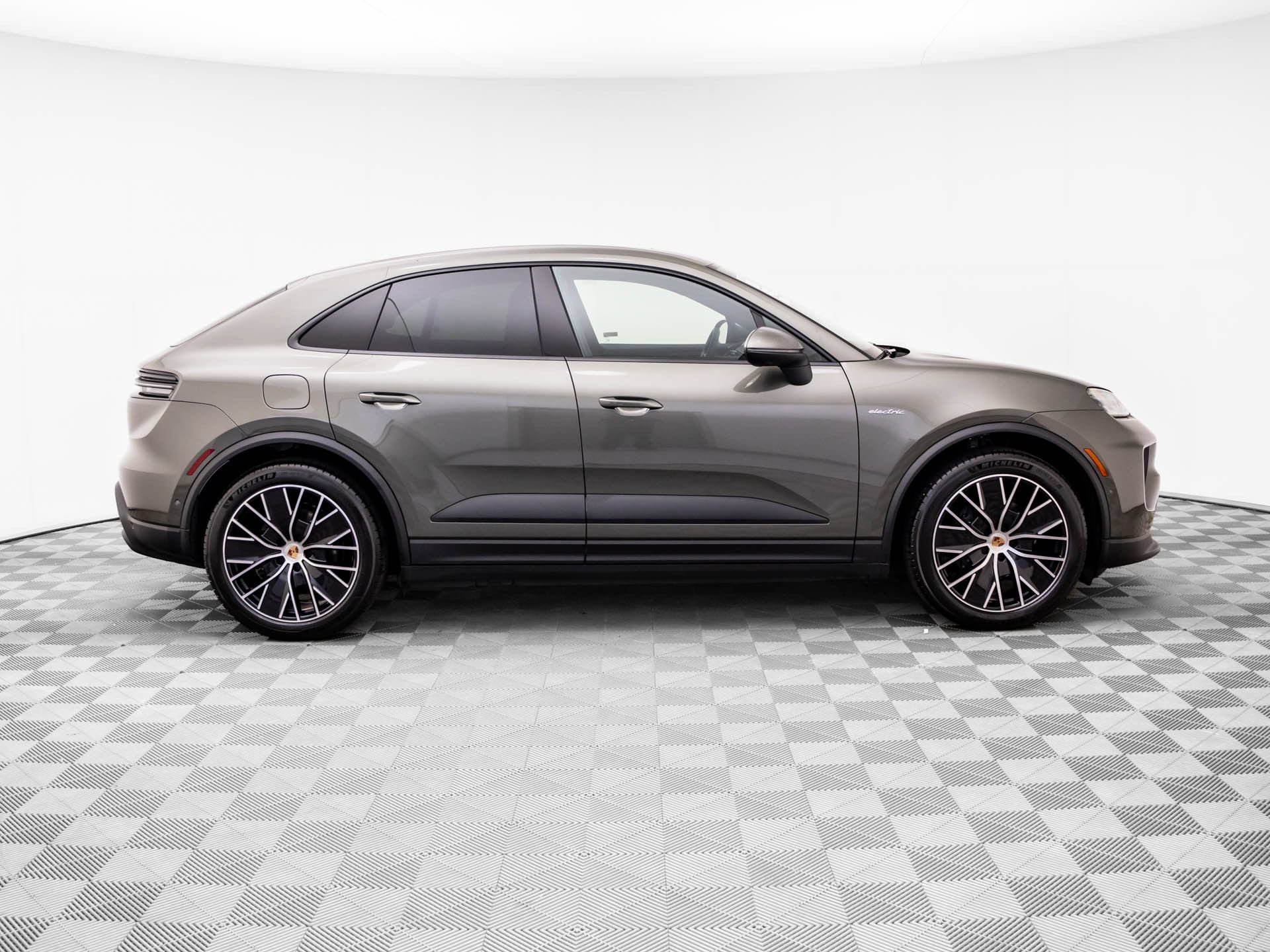 New 2026 Porsche Macan 4 Electric AWD/4WD image 7
