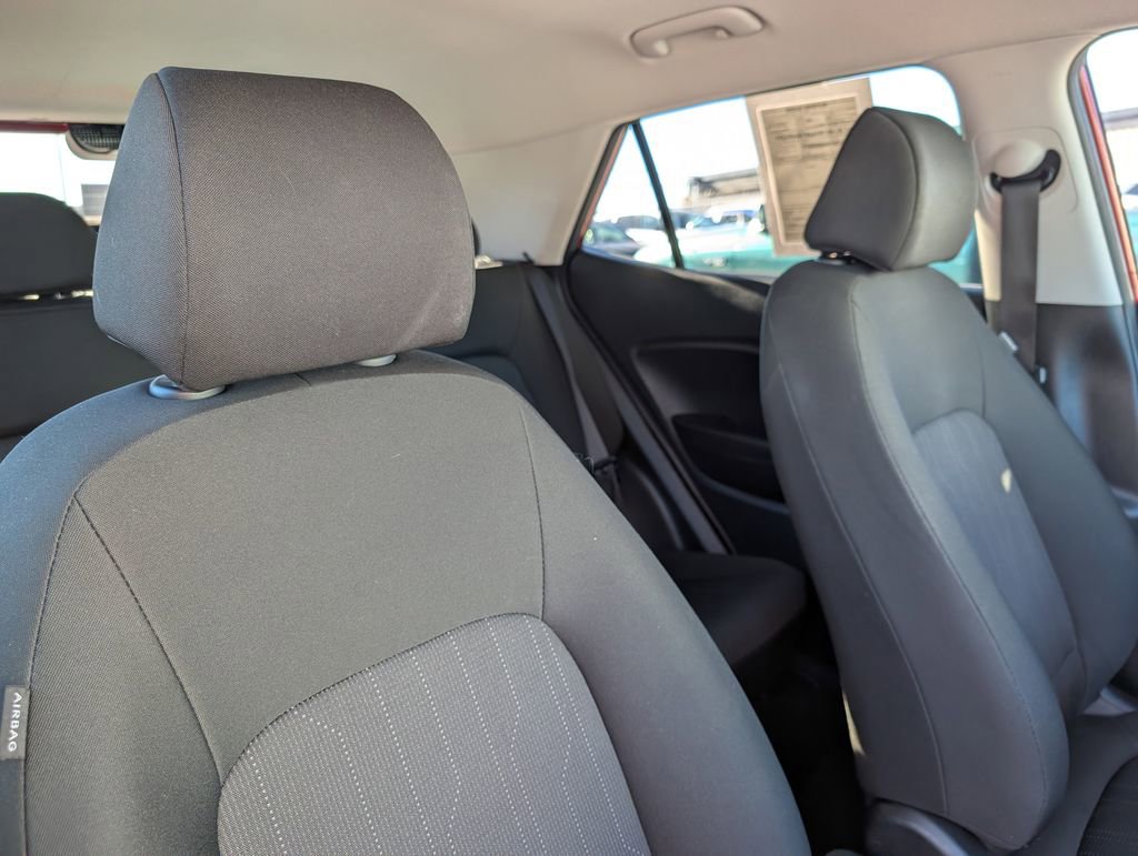 Used 2021 Hyundai Venue SE image 18