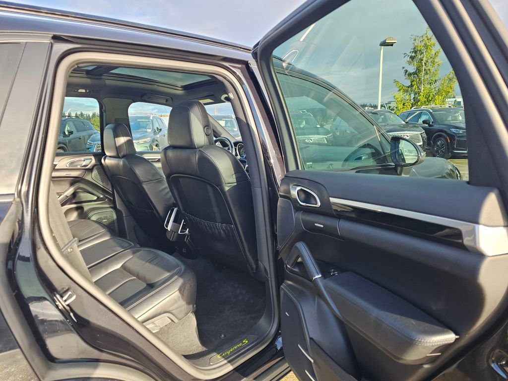 Used 2017 Porsche Cayenne S image 14