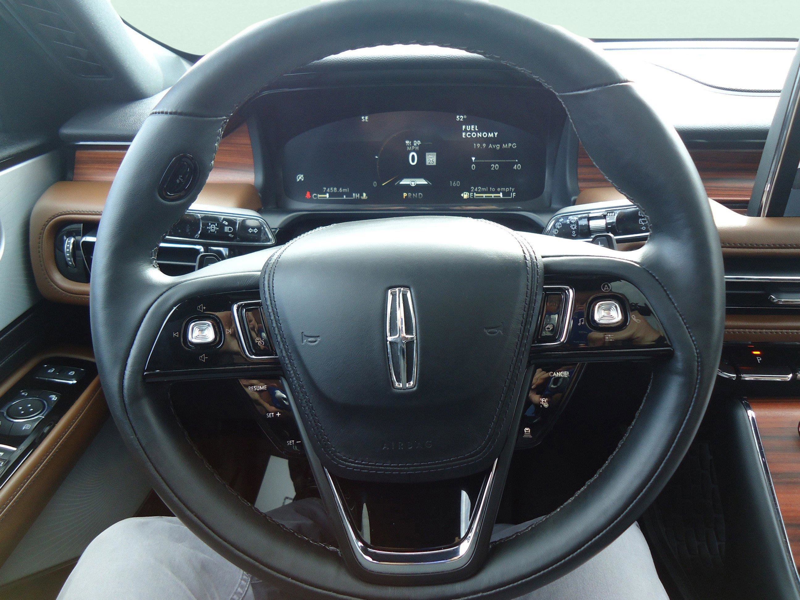 Used 2024 Lincoln Aviator Reserve w/ Equipment Group 201A image 12