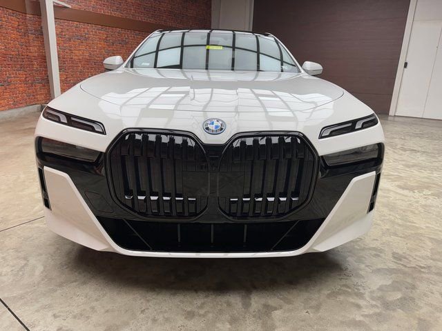Used 2025 BMW i7 xDrive60 image 8