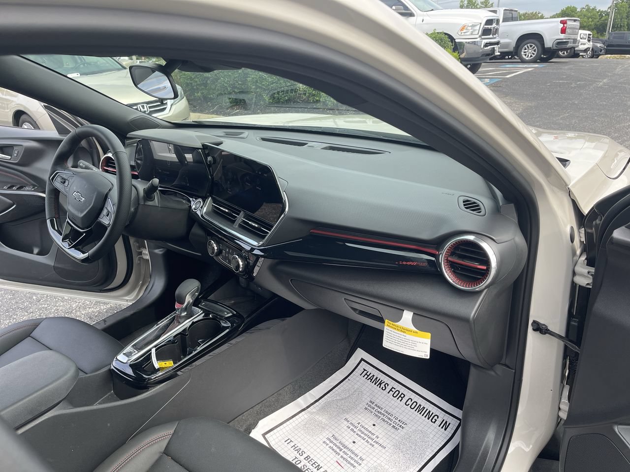 Used 2026 Chevrolet Trax RS w/ Sunroof Package FWD image 28