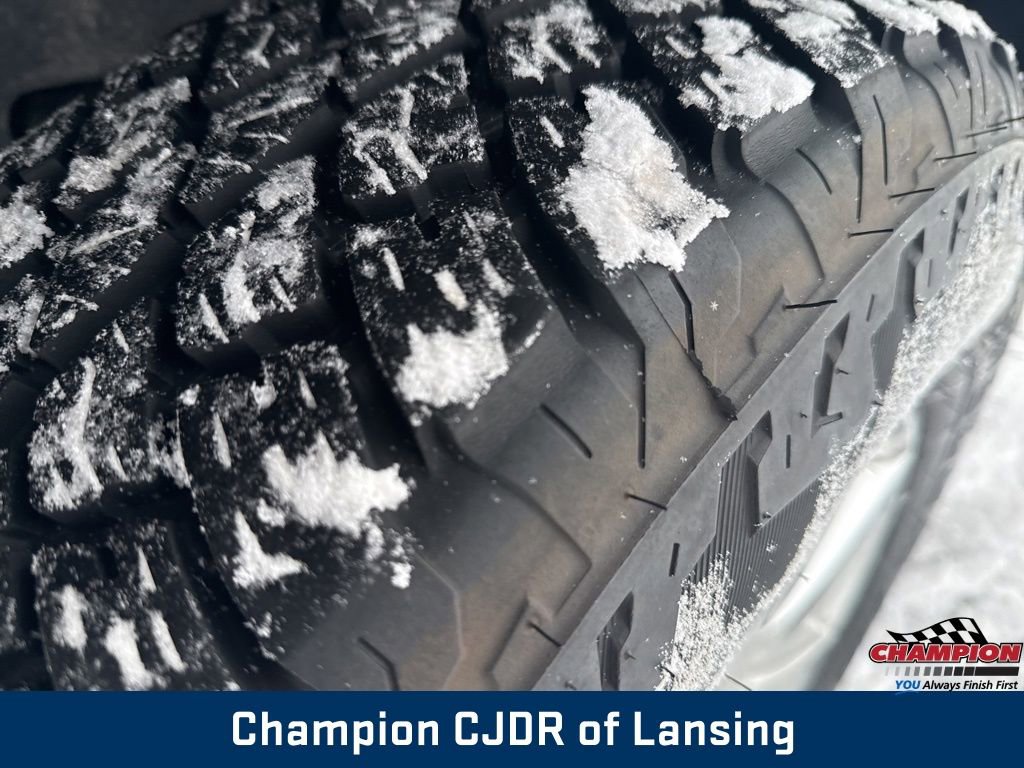 Used 2016 Jeep Wrangler Unlimited Rubicon w/ Connectivity Group image 11