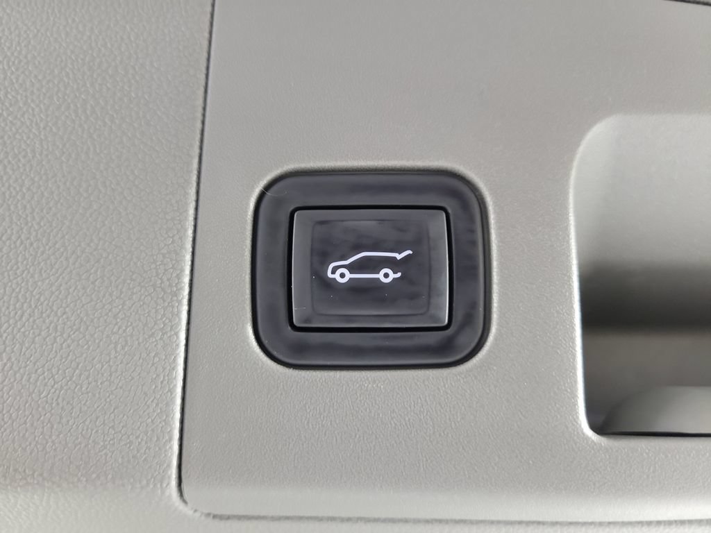 Certified 2022 Cadillac XT5 Premium Luxury FWD image 9