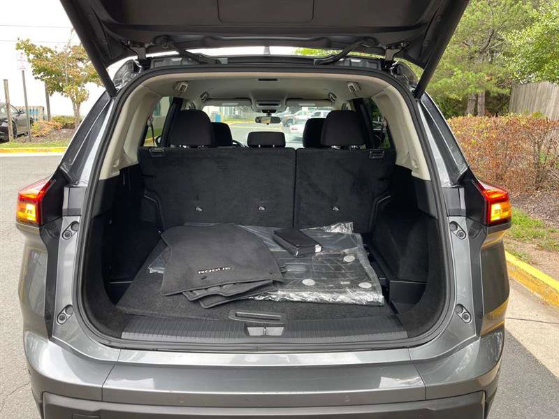 Used 2024 Nissan Rogue SV image 84