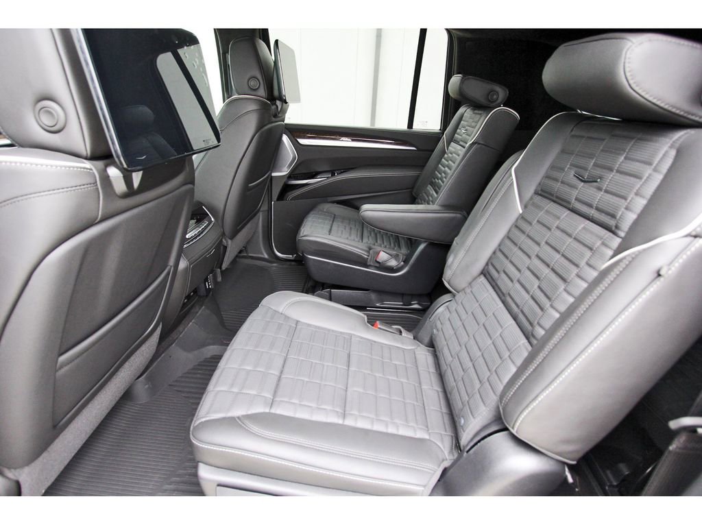 New 2026 Cadillac Escalade ESV Platinum Sport w/ LPO, ONYX Package AWD/4WD image 7