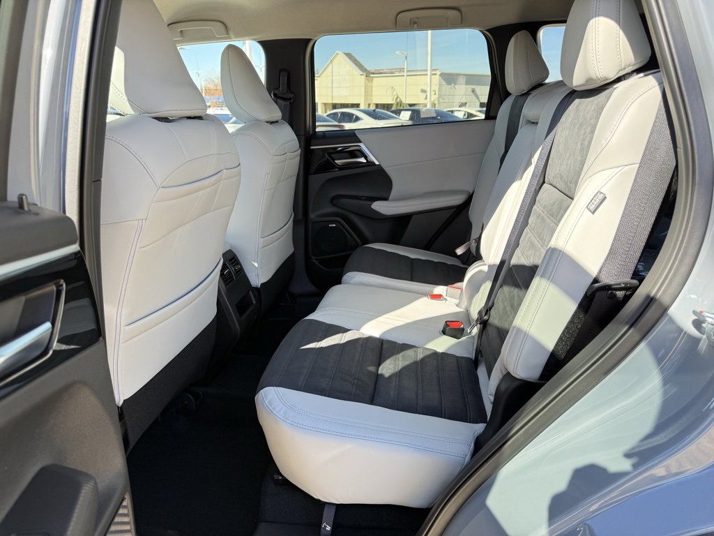 New 2026 Mitsubishi Outlander SE image 24