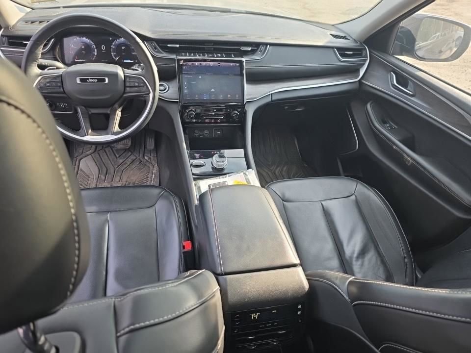 Used 2022 Jeep Grand Cherokee L Limited w/ Black Appearance Package image 18