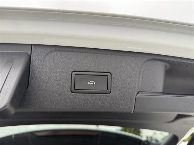 New 2025 Volkswagen Atlas SEL Premium R-Line image 33