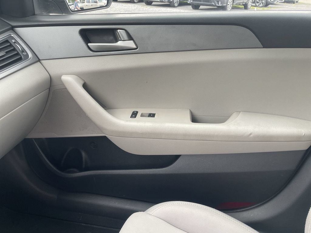 Used 2017 Hyundai Sonata SE FWD image 18