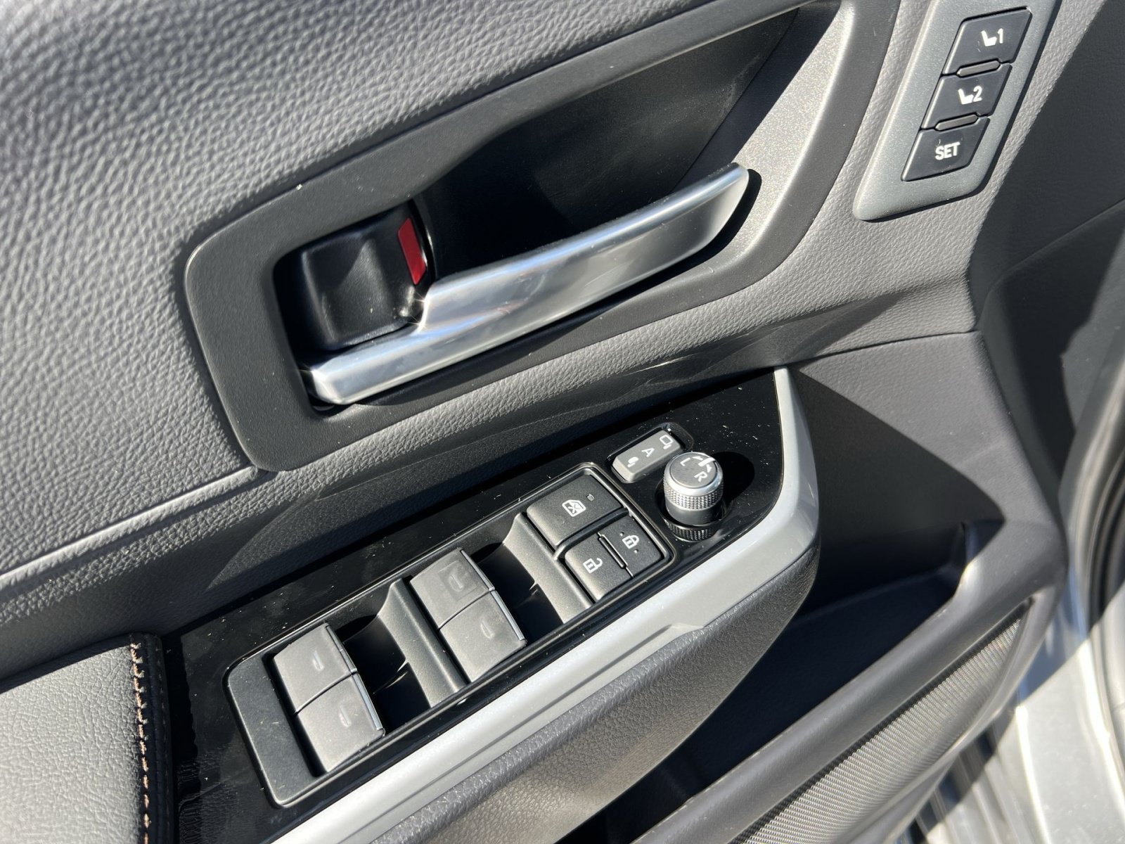 New 2026 Toyota Sienna Platinum AWD/4WD image 15