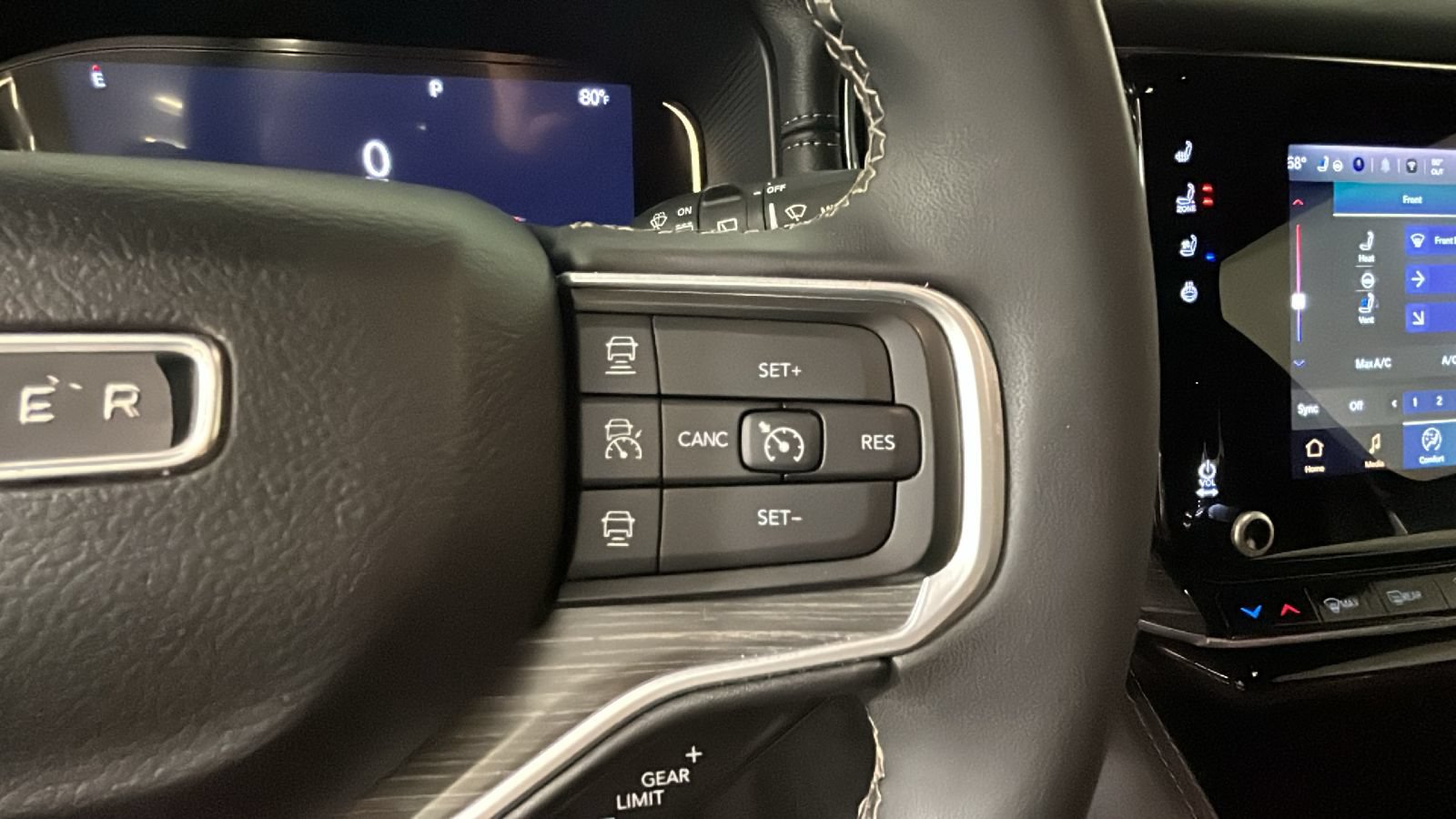Used 2023 Jeep Wagoneer L Series II AWD/4WD image 19