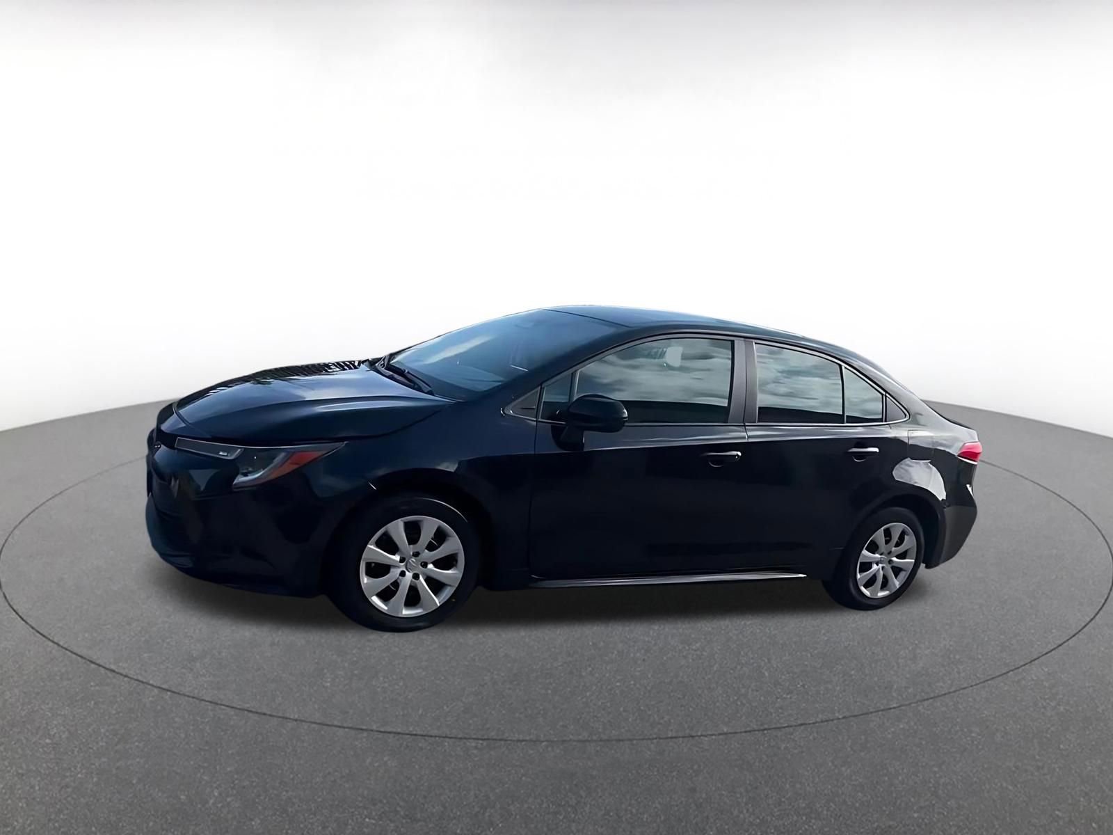 Used 2025 Toyota Corolla LE FWD image 8