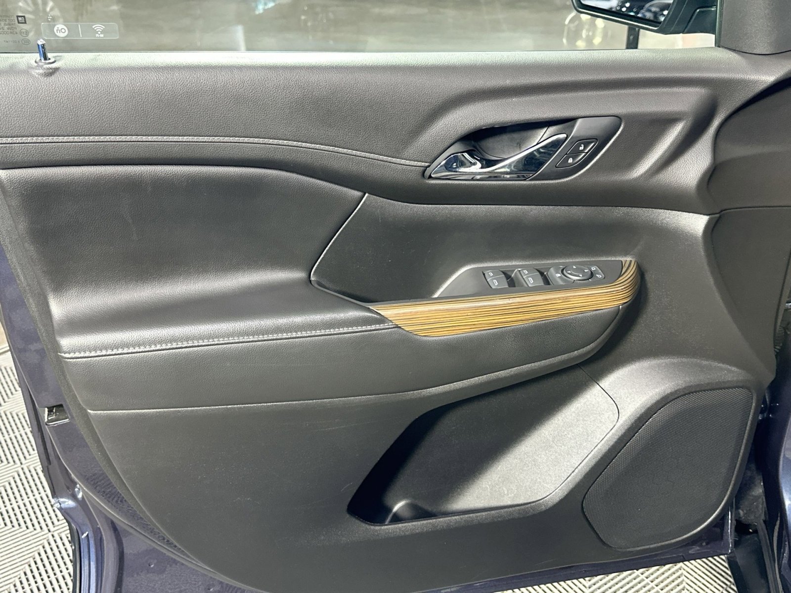 Used 2019 GMC Acadia SLE image 15