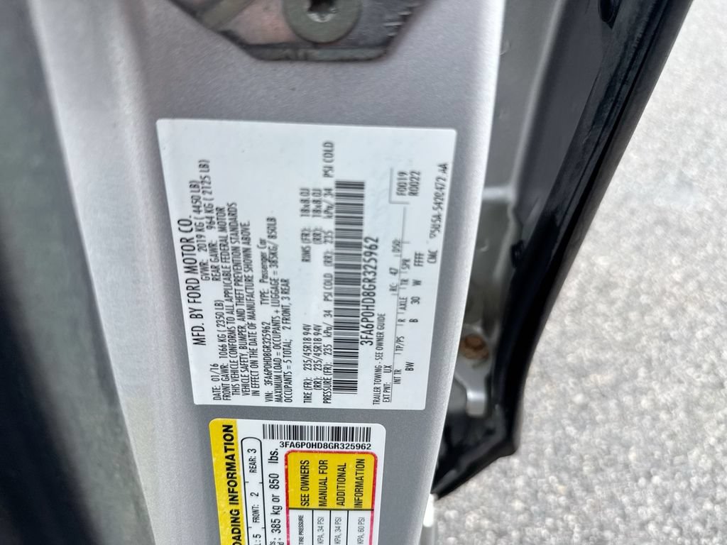 Used 2016 Ford Fusion SE w/ Equipment Group 202A FWD image 28