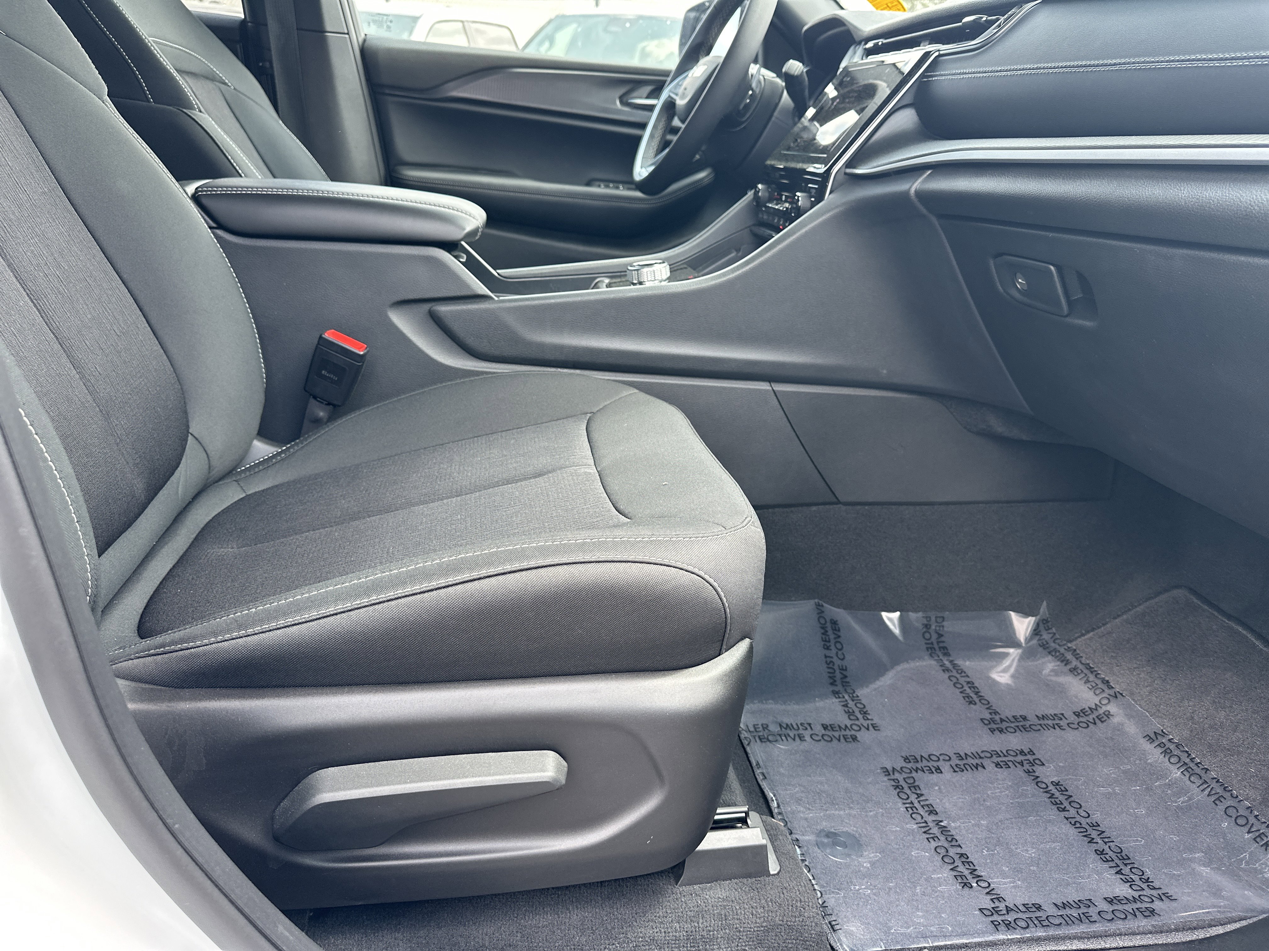 Used 2025 Jeep Grand Cherokee L Laredo image 18