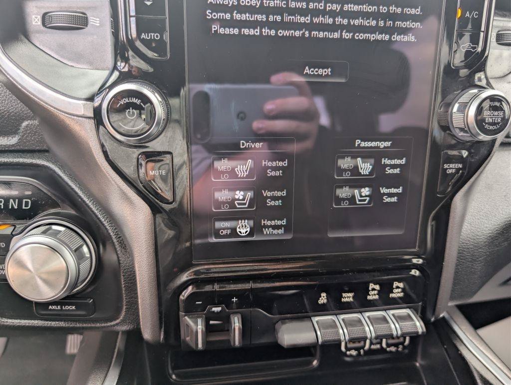 Used 2020 RAM 1500 Laramie AWD/4WD image 40