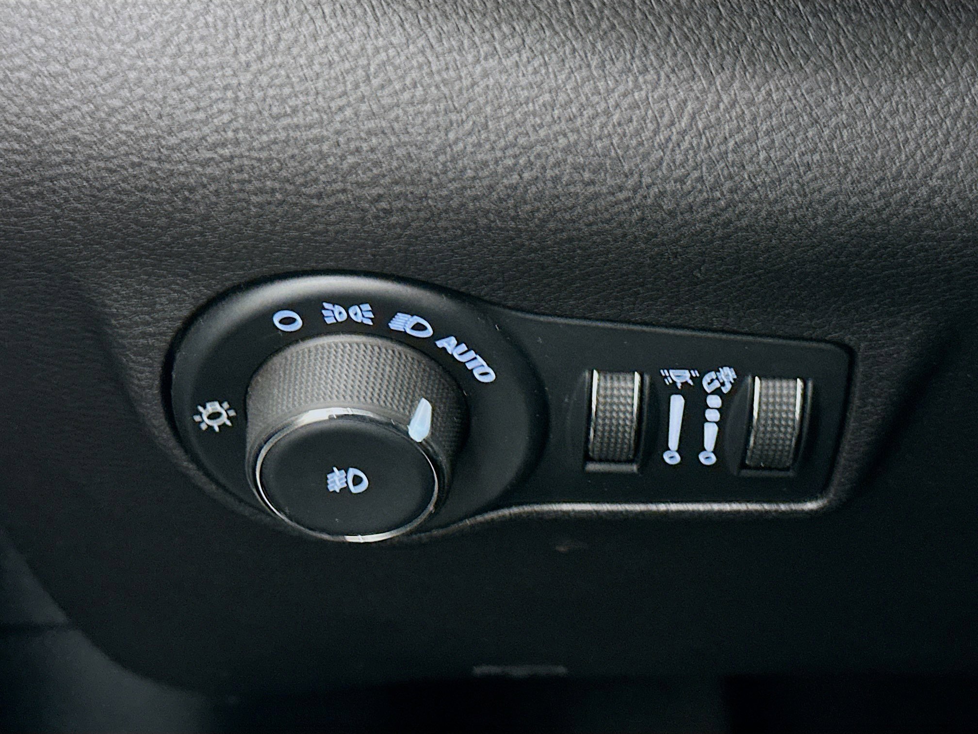 Used 2025 Jeep Compass Limited image 17