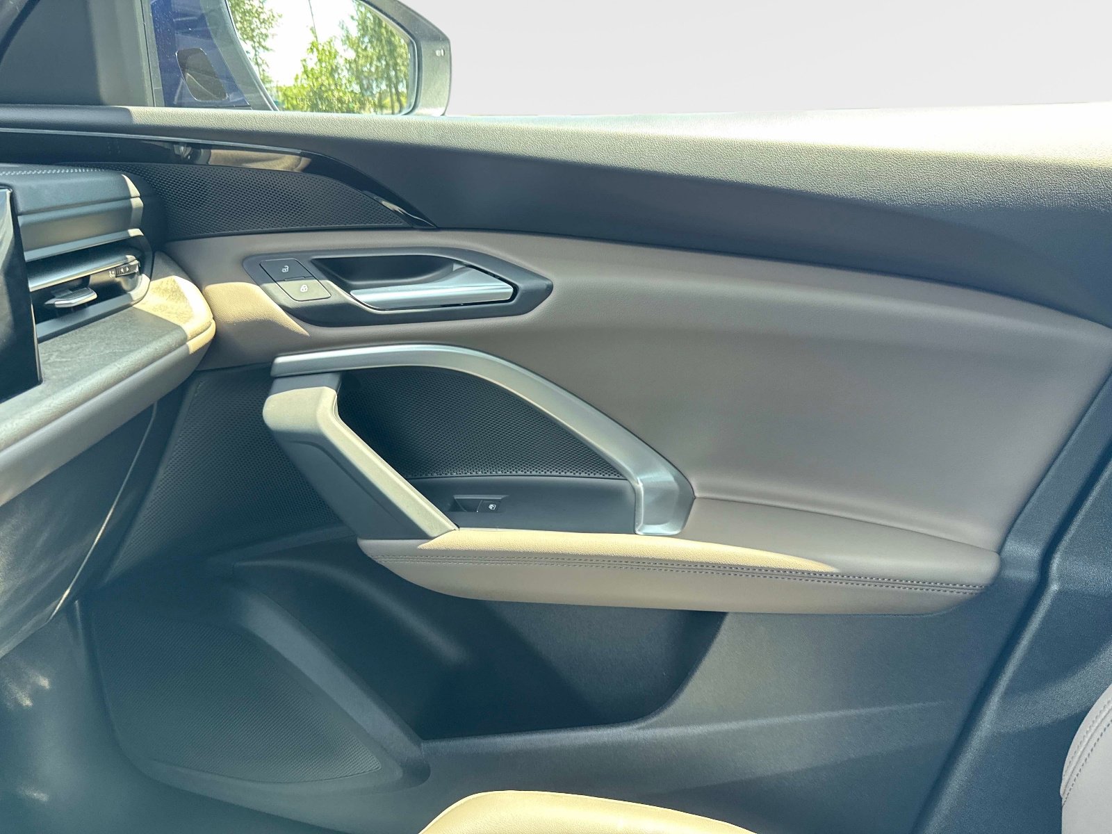 Used 2025 Audi Q5 Premium w/ Convenience Package AWD/4WD image 22