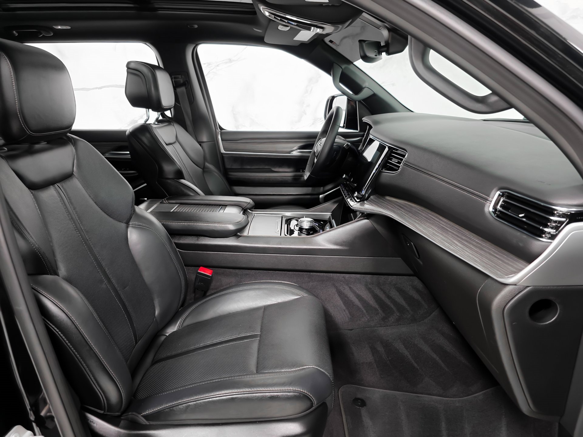 Used 2023 Jeep Wagoneer Series II w/ Premium Group I image 2