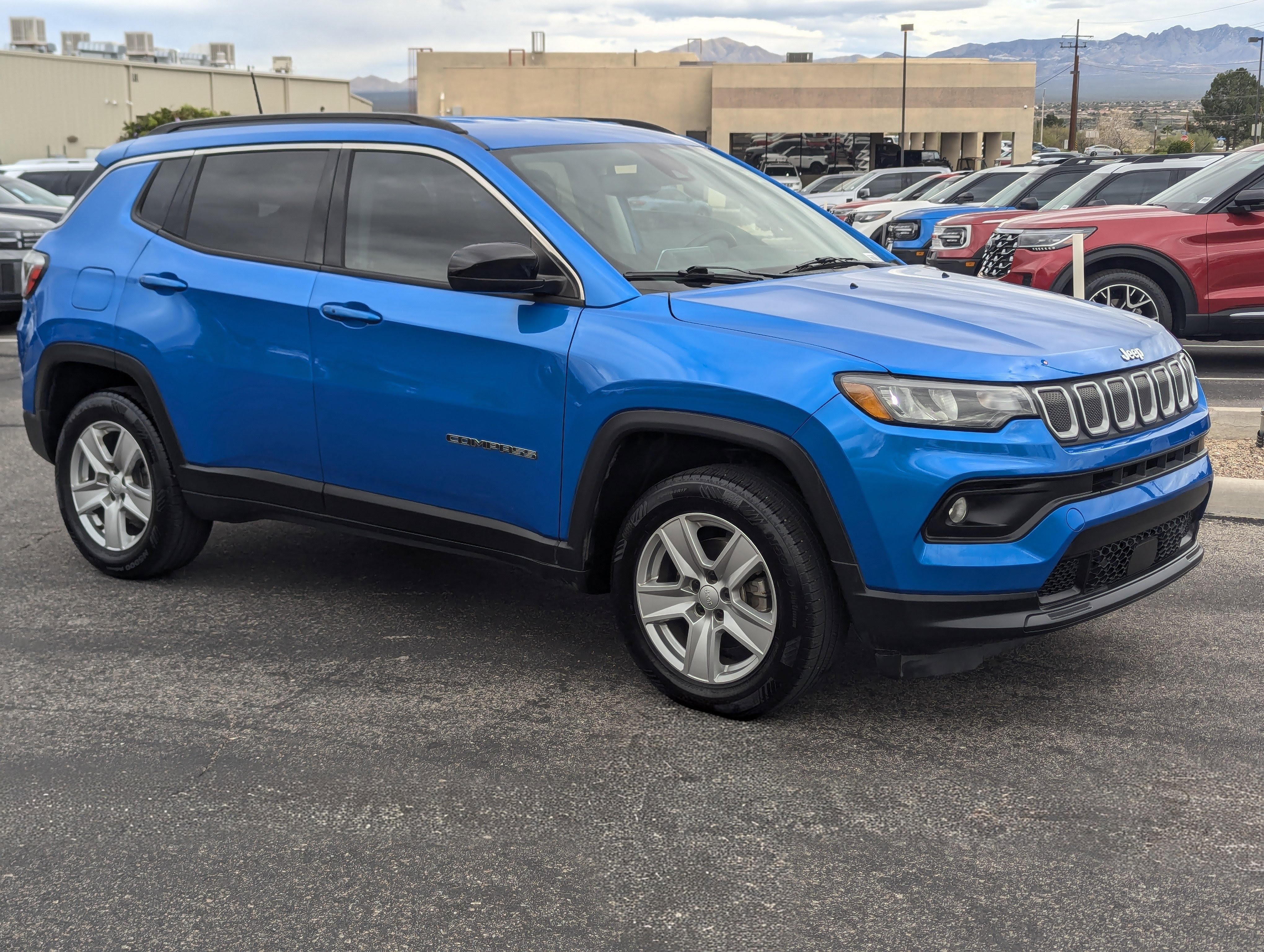 Used 2022 Jeep Compass Latitude image 1