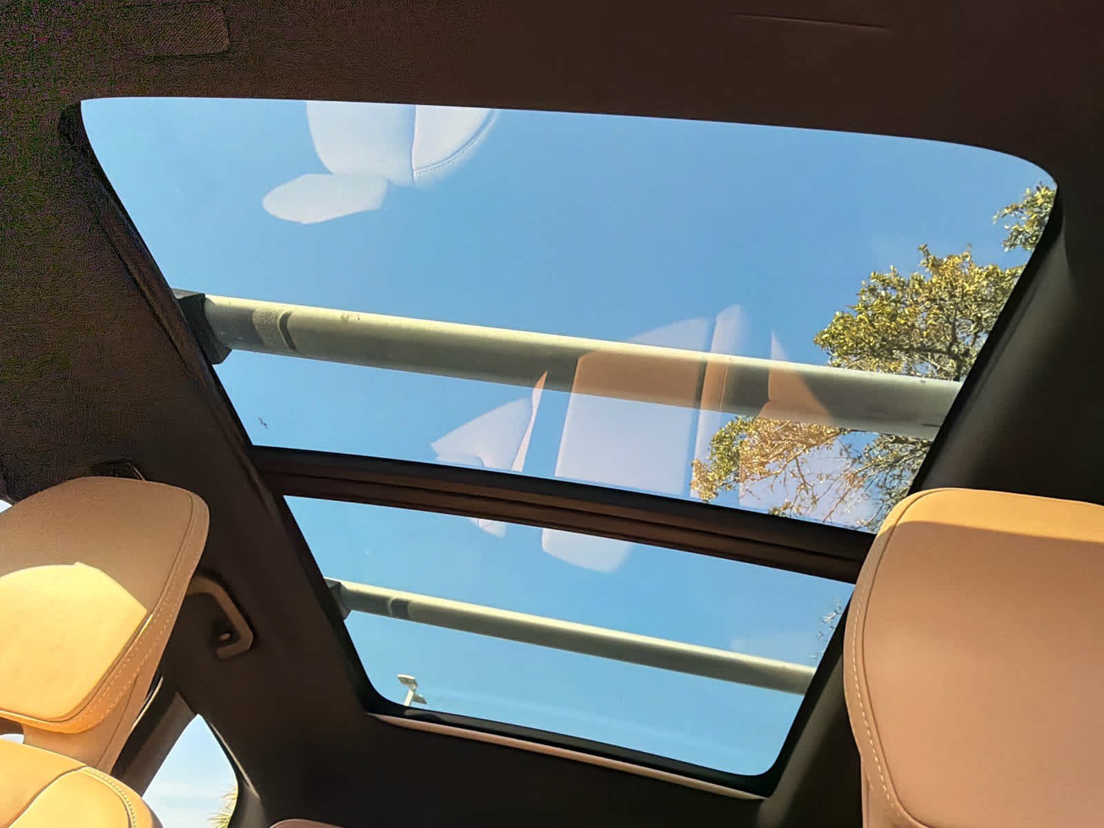 Certified 2024 Volvo XC60 T8 Ultimate w/ Climate Package image 66