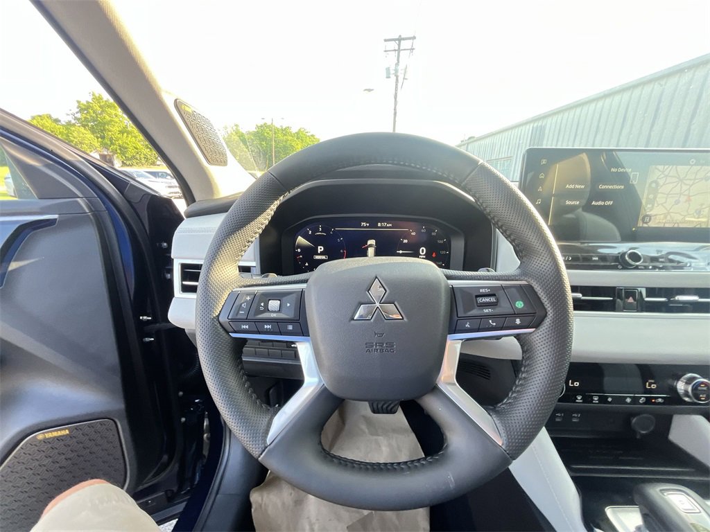 New 2025 Mitsubishi Outlander SE image 14