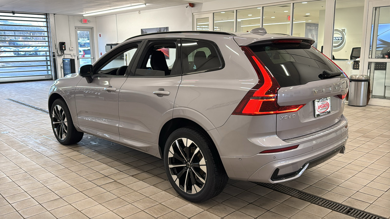 New 2026 Volvo XC60 B5 Plus w/ Protection Package Premier AWD/4WD image 7