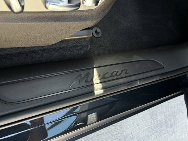 Certified 2025 Porsche Macan image 41