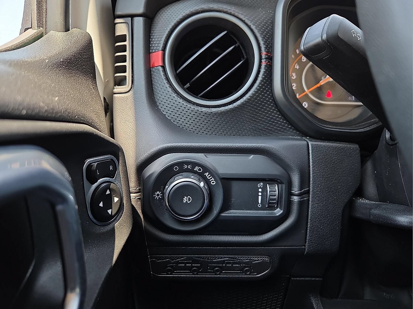 Used 2025 Jeep Wrangler Unlimited Rubicon AWD/4WD image 21