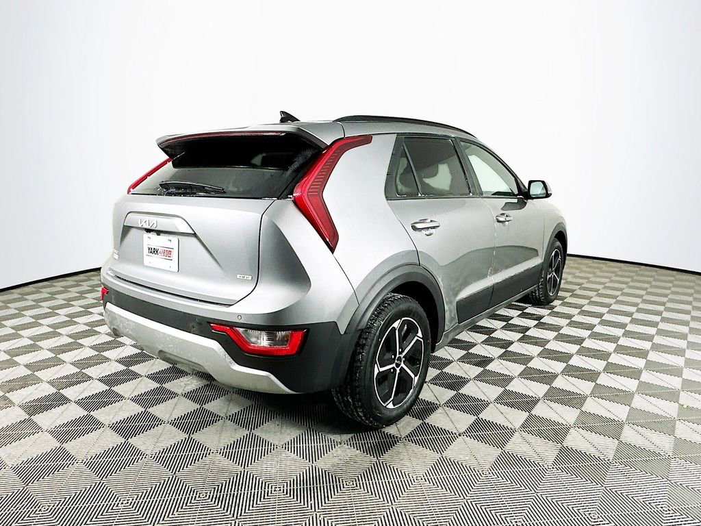 Used 2023 Kia Niro EX image 10