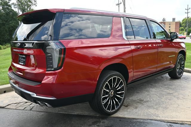 Used 2026 Chevrolet Suburban High Country AWD/4WD image 5