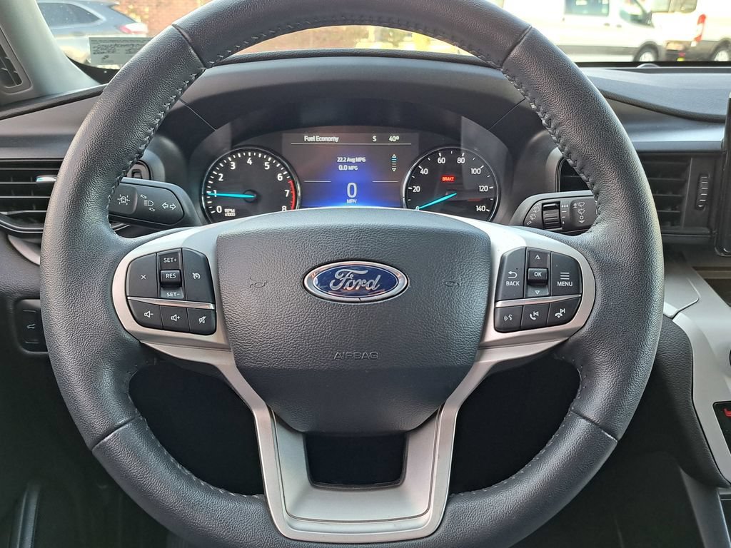 Used 2023 Ford Explorer XLT AWD/4WD image 10