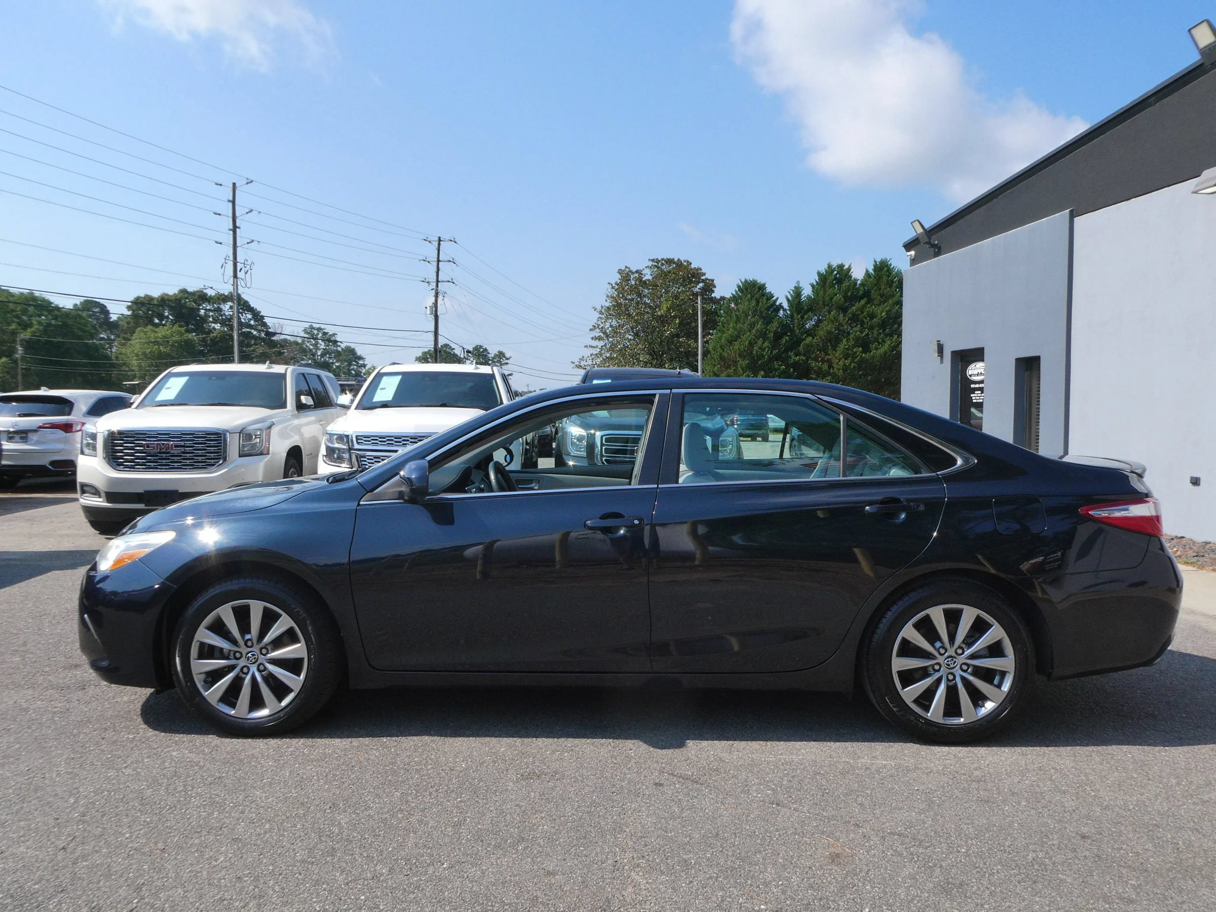 Used 2015 Toyota Camry XLE FWD image 9