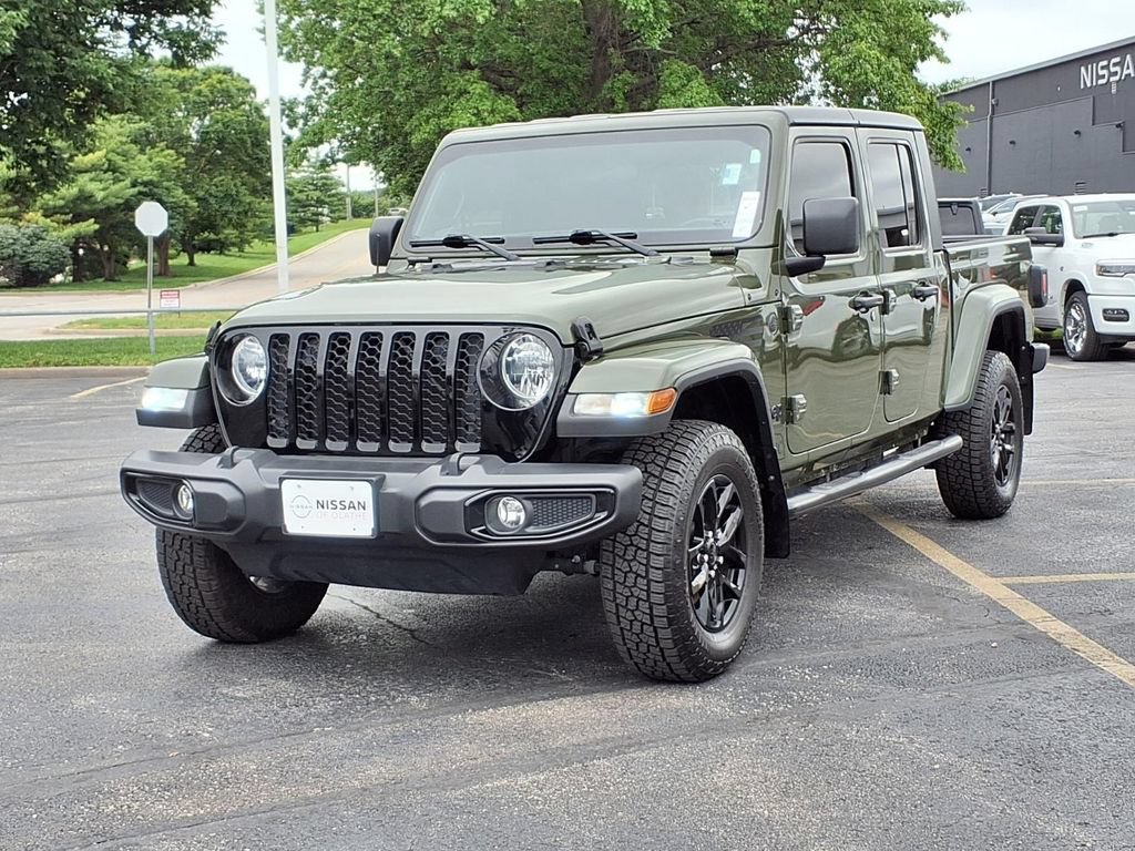 Used 2022 Jeep Gladiator Sport AWD/4WD image 2