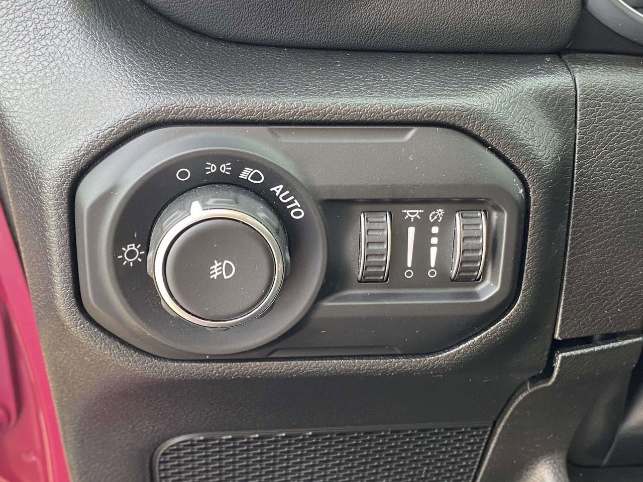 Used 2022 Jeep Wrangler Unlimited Sahara w/ LED Lighting Group image 17