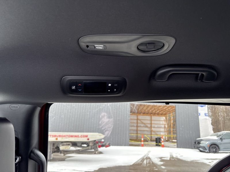 New 2026 Chrysler Pacifica Select AWD/4WD image 15