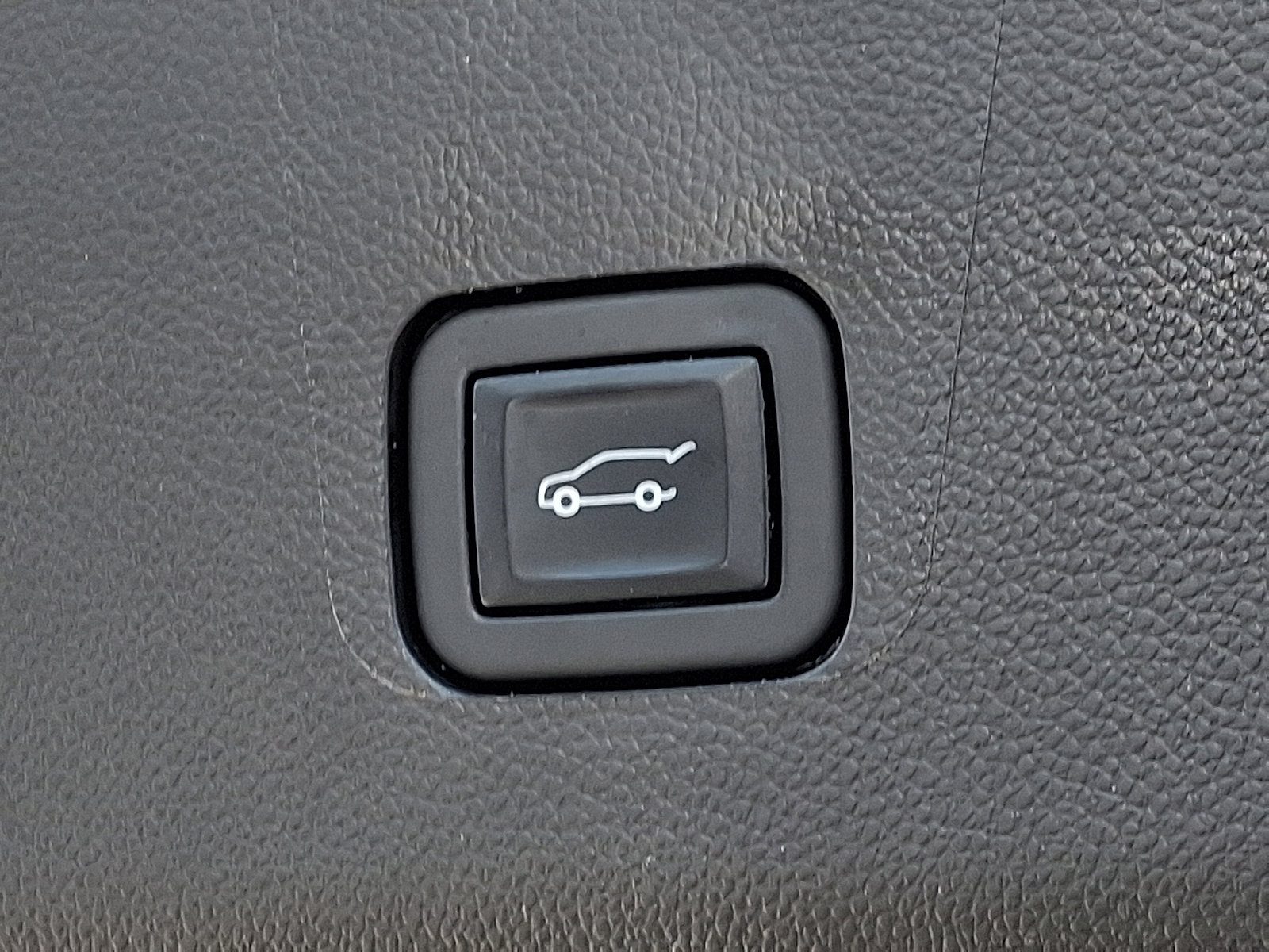 Used 2023 Chevrolet Traverse LT w/ LPO, Floor Liner Package image 29